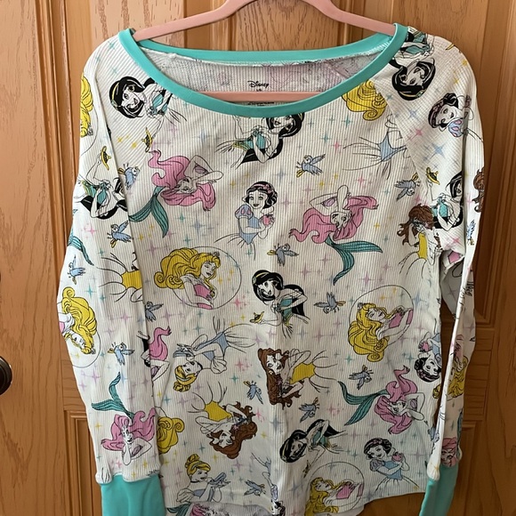 Women’s 2 piece Disney Thermal pajamas size large - Picture 2 of 5